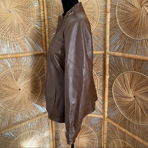 Bradley Bayou Brown Leather Jacket Sz M Zip Front, pleat/stitching detail - Picture 6 of 14